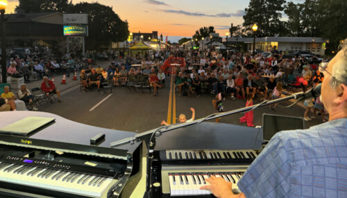 Credit: Piano Maniacs, Outdoor civic event in Ohio